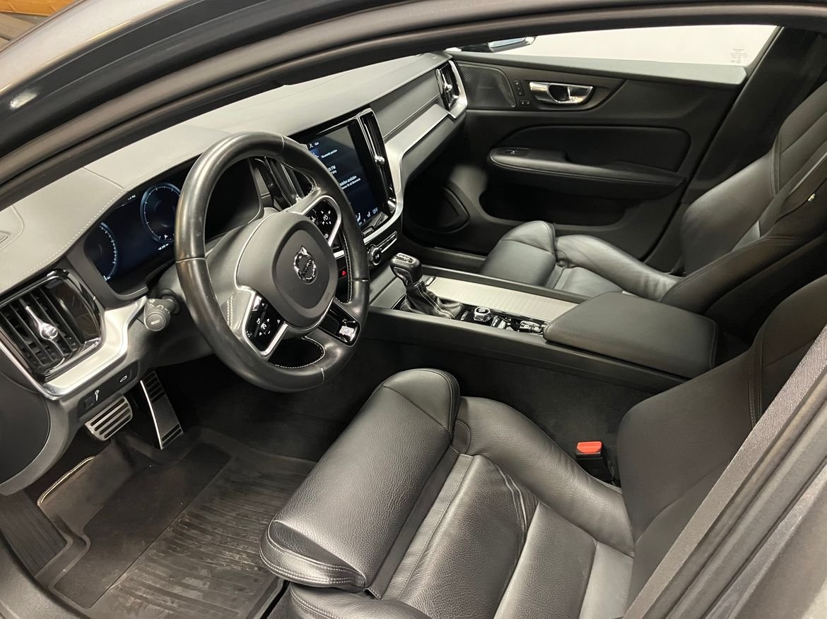 Volvo V60 D4 R Design 2019, photo 10/10