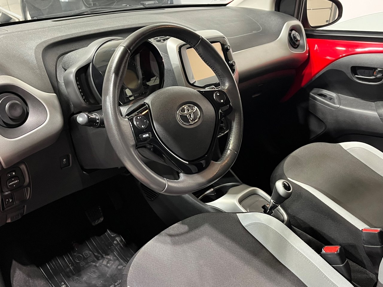 Toyota Aygo 1.0 X-Play 2015, kuva 9/10