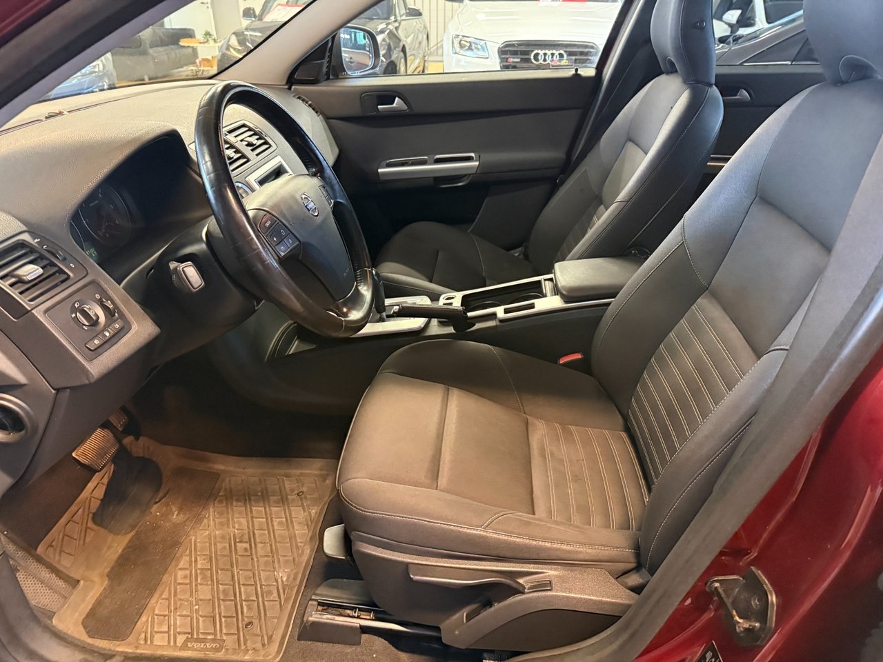 Volvo S40 2.0D Momentum 2010, bild 6/10