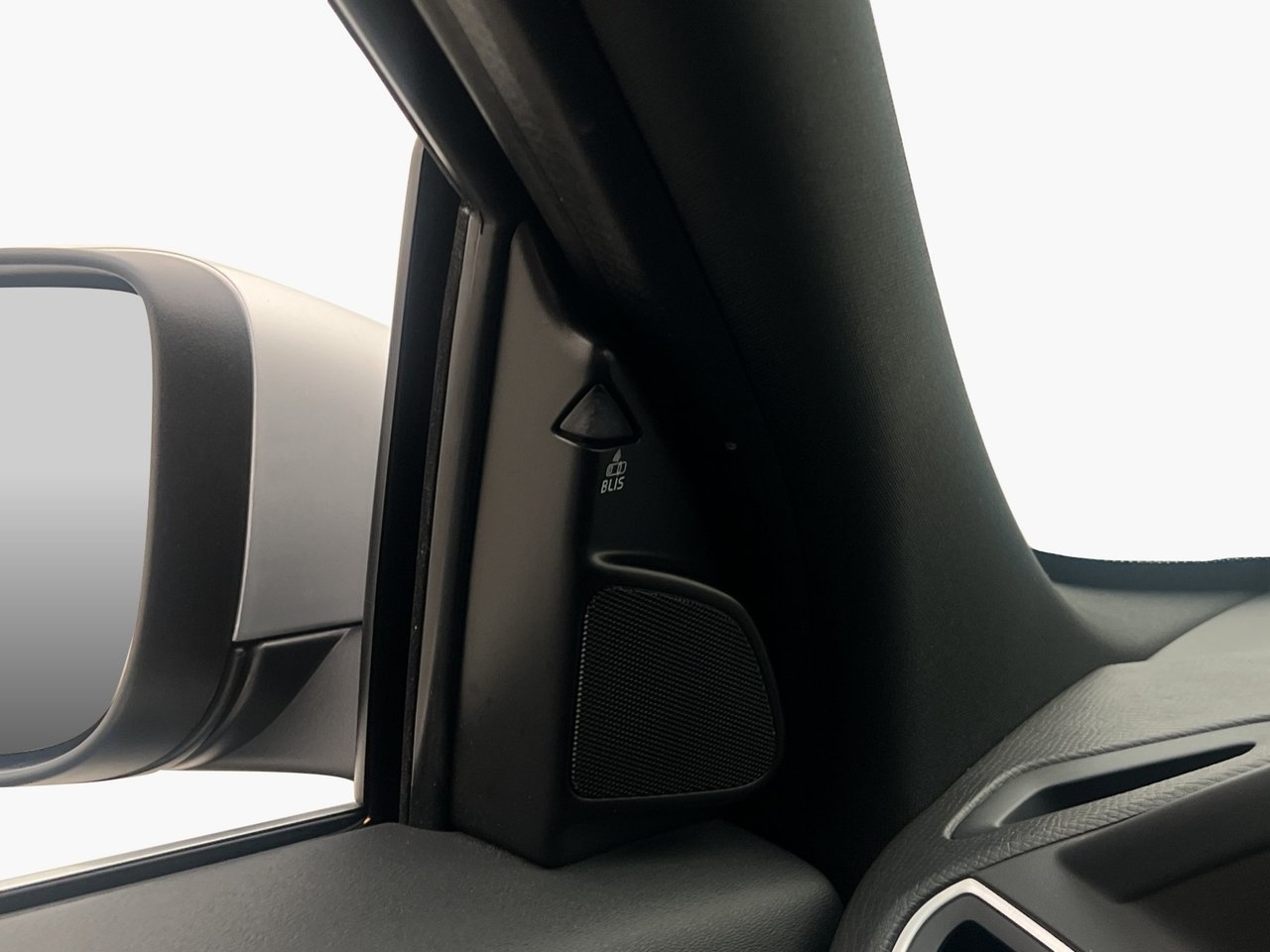 Volvo XC60 D4 R Design 2017, kuva 10/10