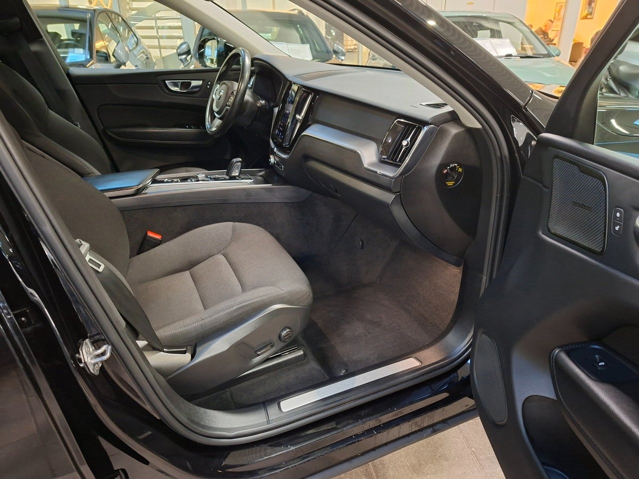 Volvo XC60 B4 Diesel Momentum Advanced 2021, bild 6/10