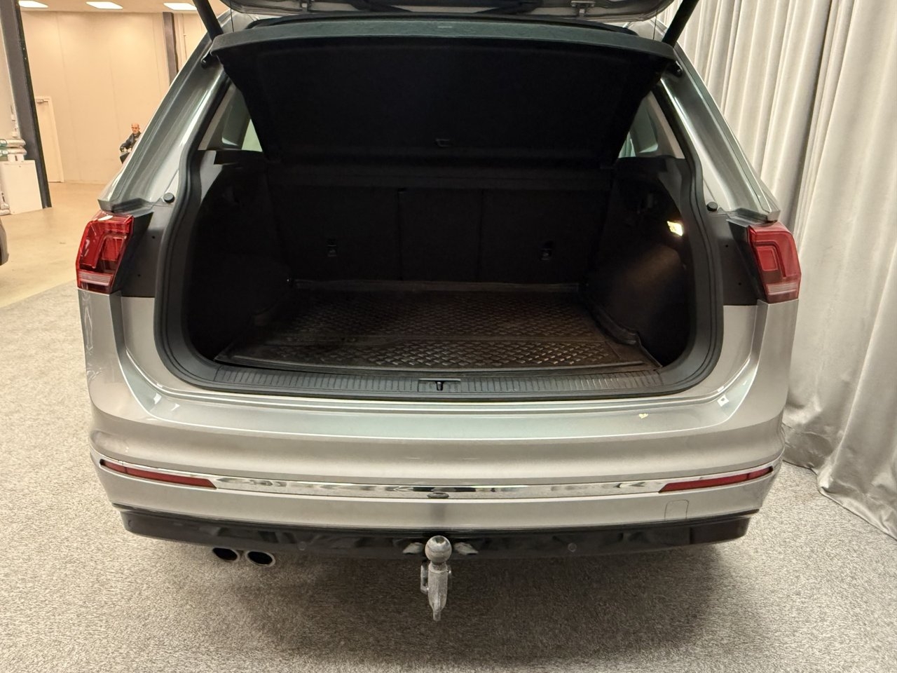 Volkswagen Tiguan 2.0 TSI R-Line 2020, bild 7/10