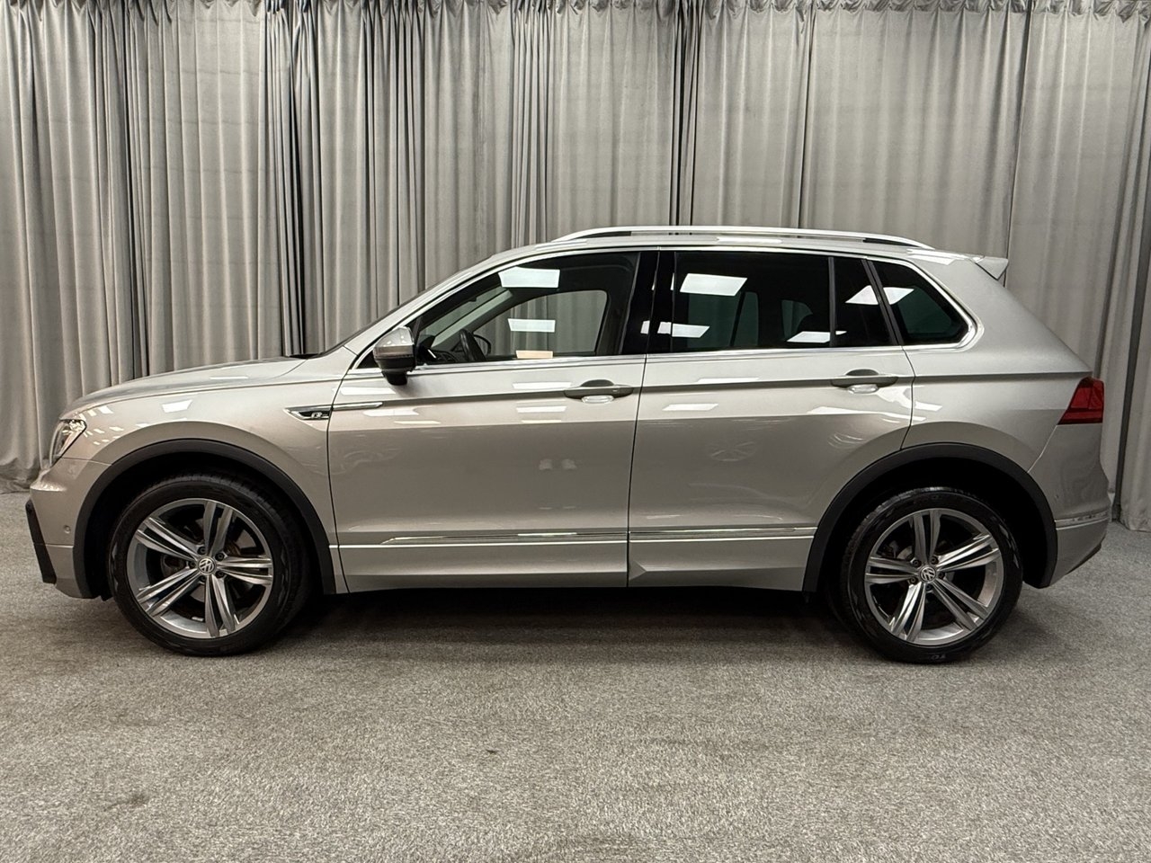 Volkswagen Tiguan 2.0 TSI R-Line 2020, bild 2/10