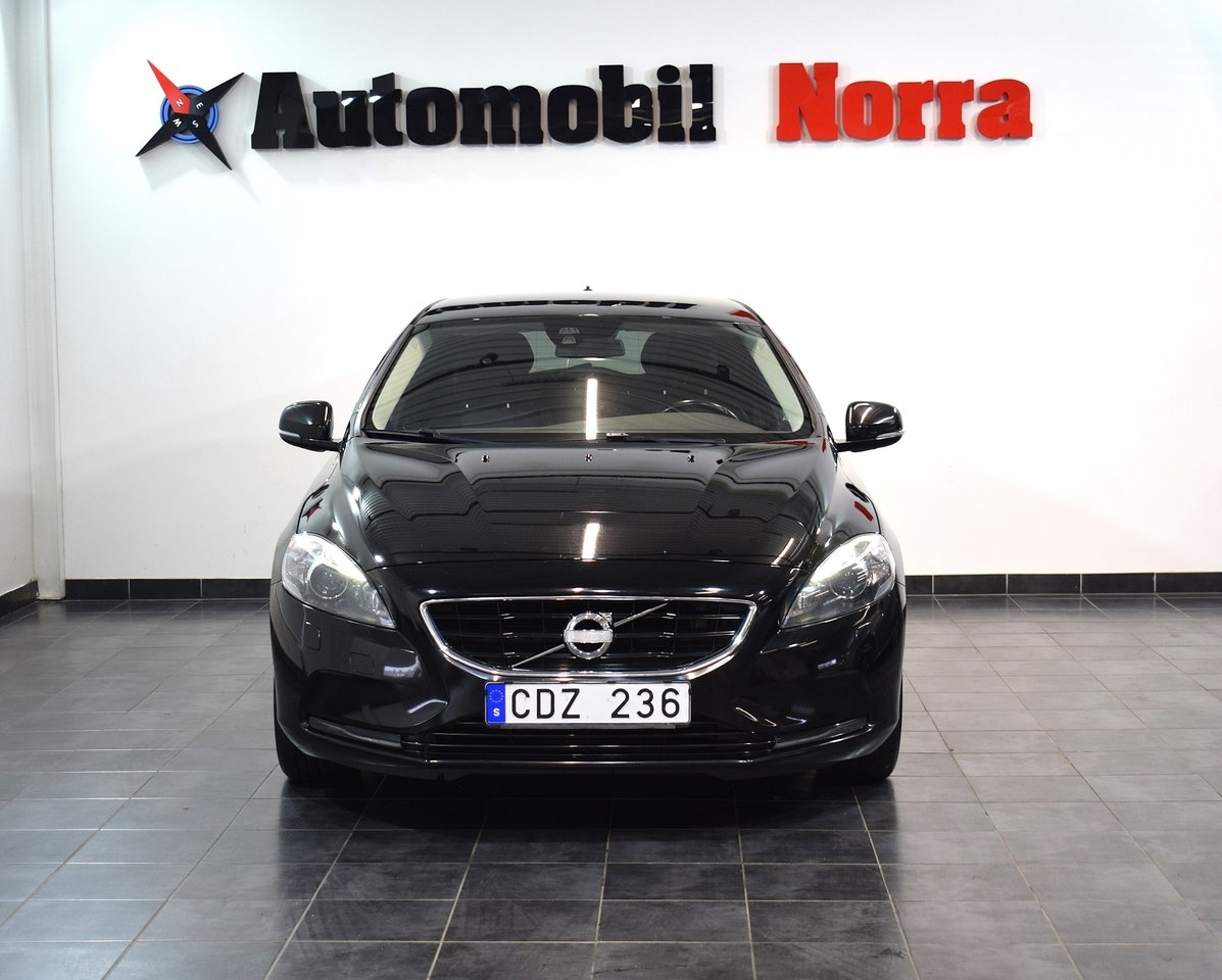 Volvo V40 D3 Momentum 2013, bild 2/10
