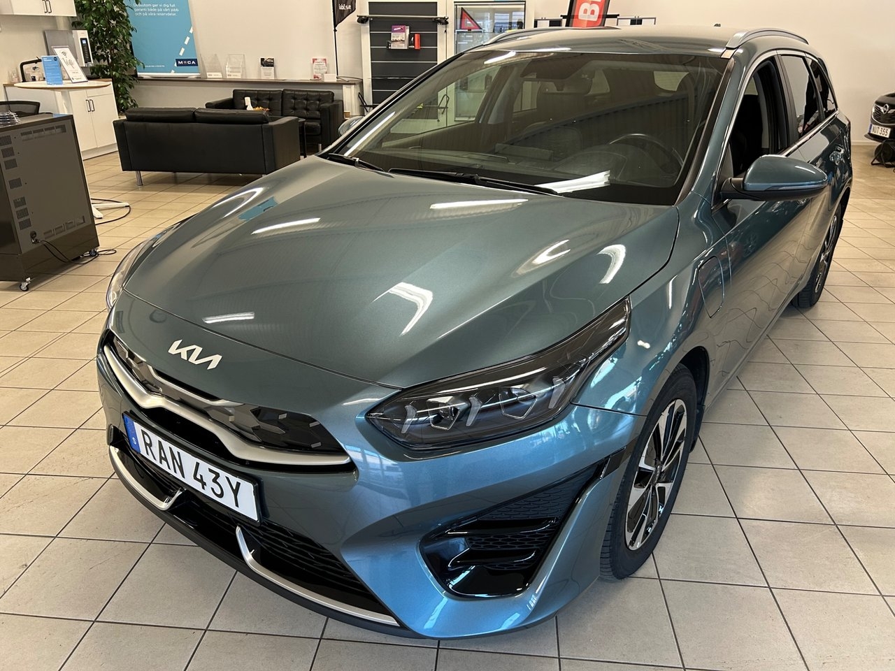 Kia Ceed 1.6 GDI Advance 2024, bild 2/10