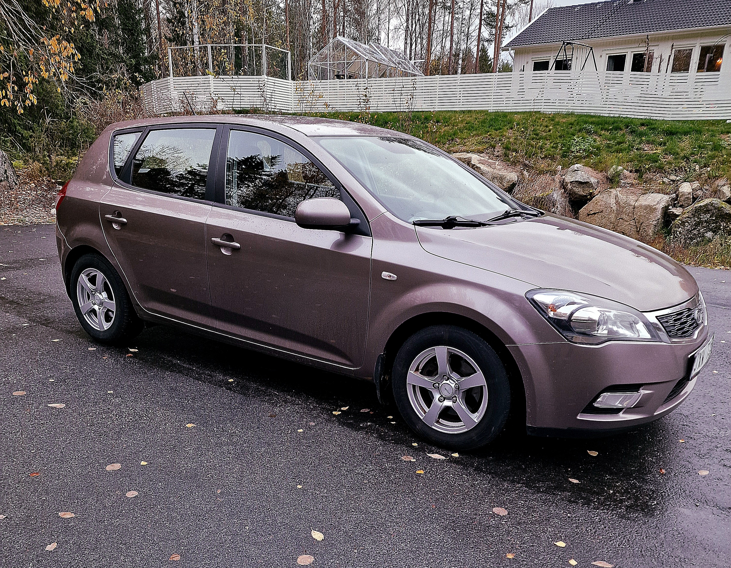 Kia Ceed 2010, bild 2/8