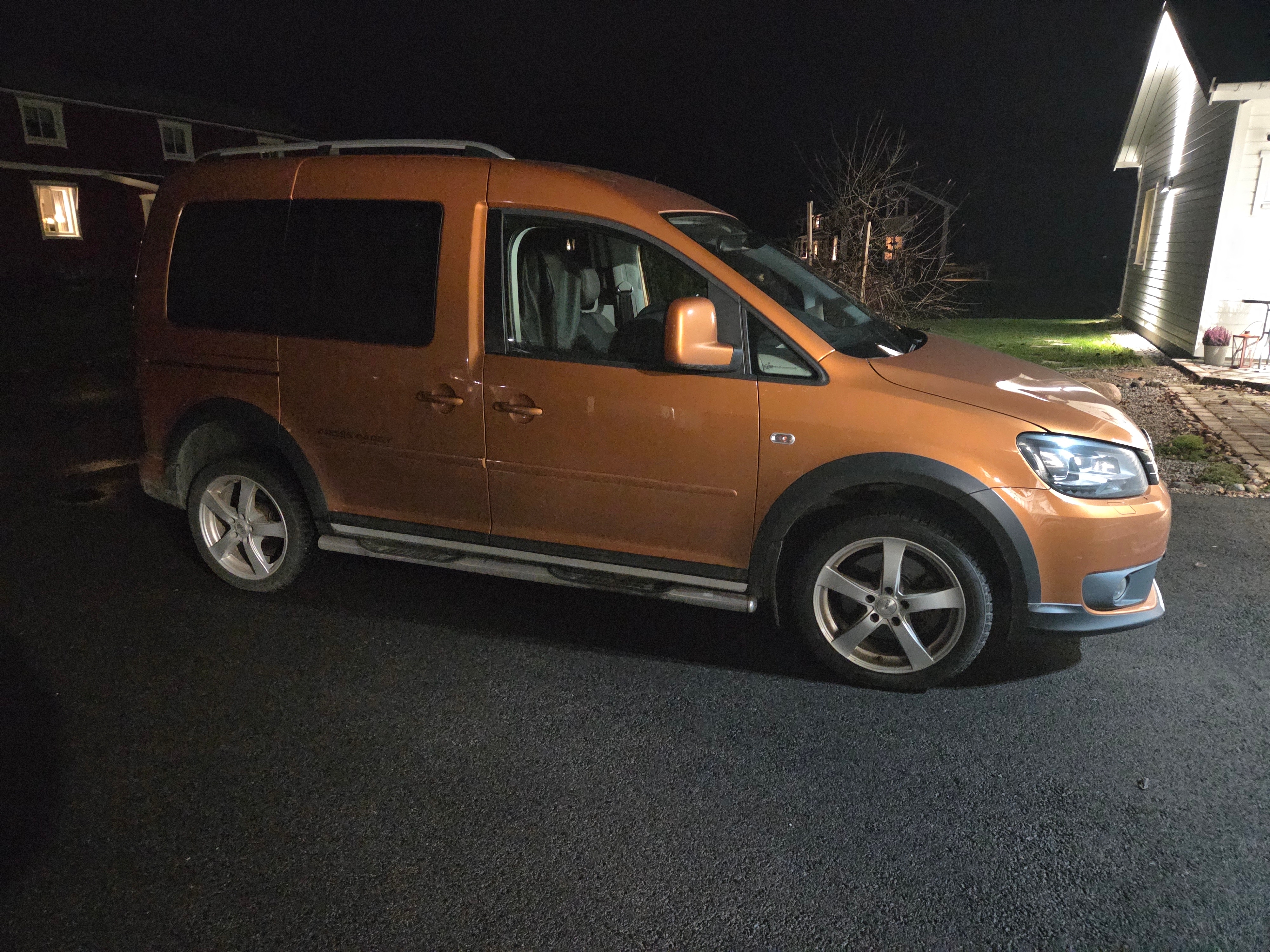 Volkswagen Caddy Cross 2.0 TDI 2014, bild 2/4