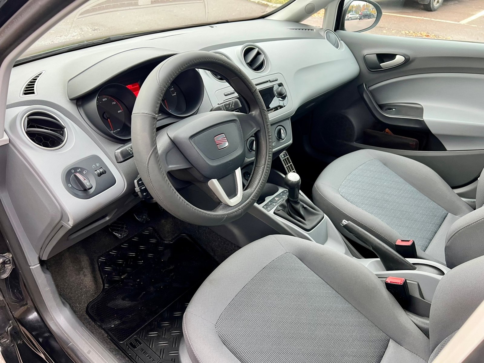 Seat Ibiza 1.4 16V 2010, bild 5/8