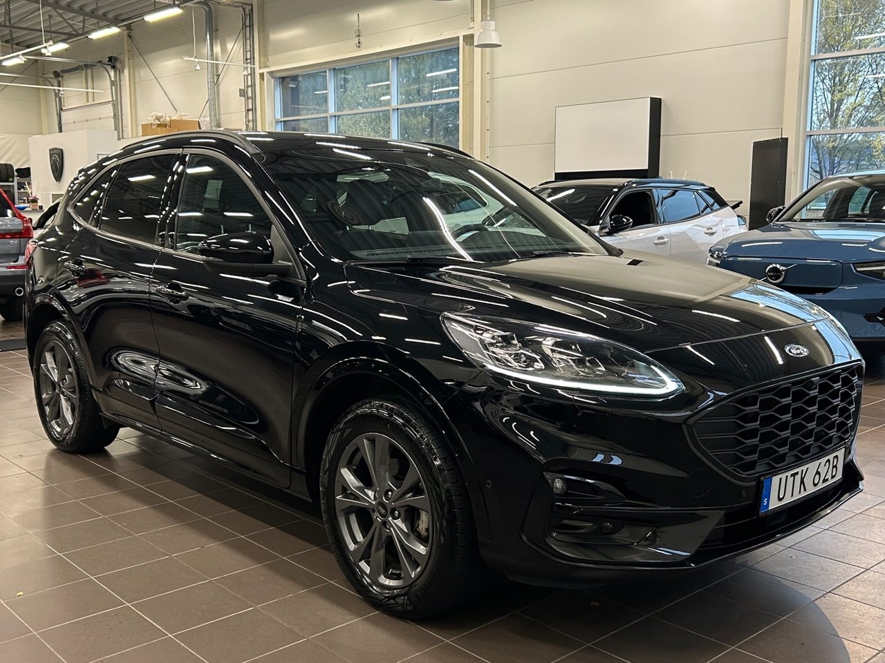Ford Kuga 2.5 Plugin-Hybrid 2023, kuva 9/10