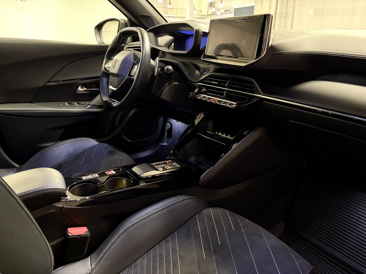 Peugeot 2008 1.2 PureTech 130 GT 2023, kuva 10/10