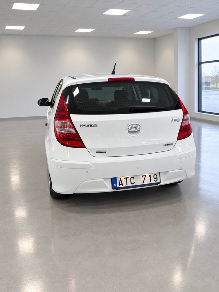 Hyundai i30 1.6 CRDi Select 2011, bild 2/5