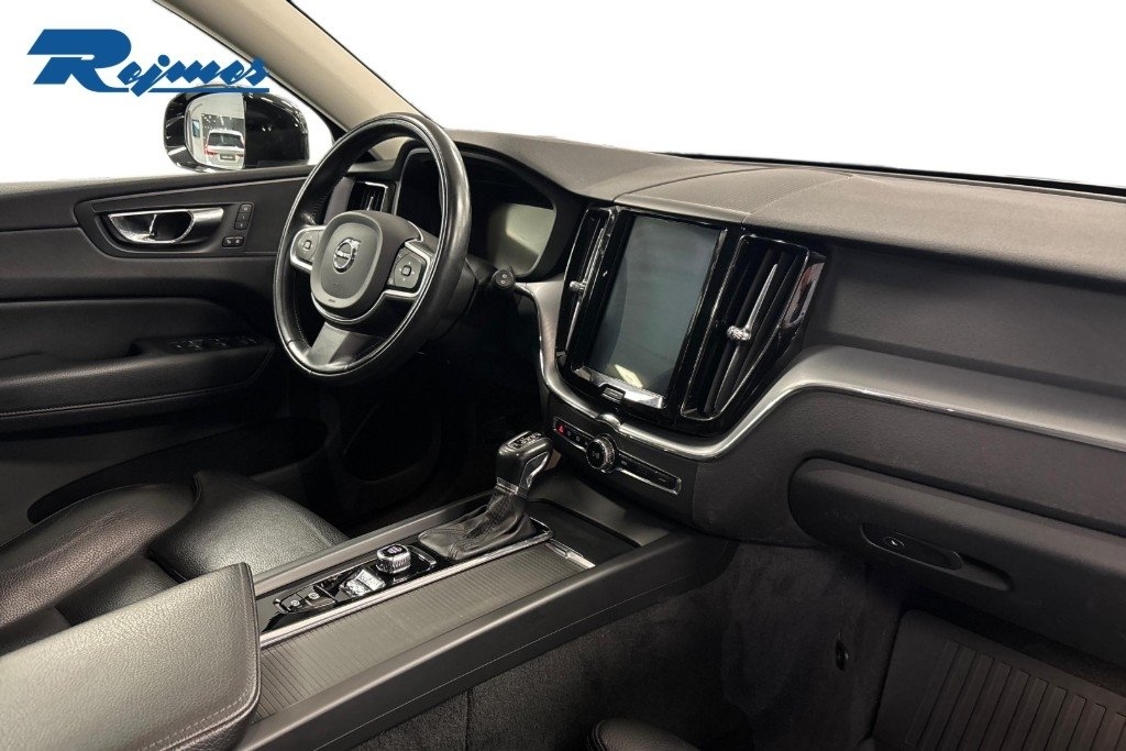 Volvo XC60 T5 Momentum Advanced 2019, photo 9/10