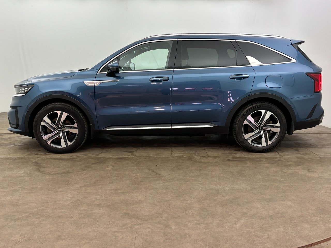 Kia Sorento 1.6 T-GDI Plug-in-Hybrid 2022, bild 3/10