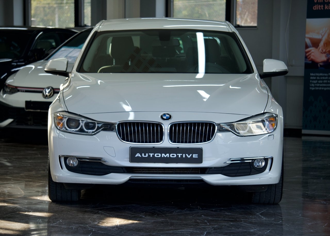 BMW 318d Luxury Line 2013, bild 2/10