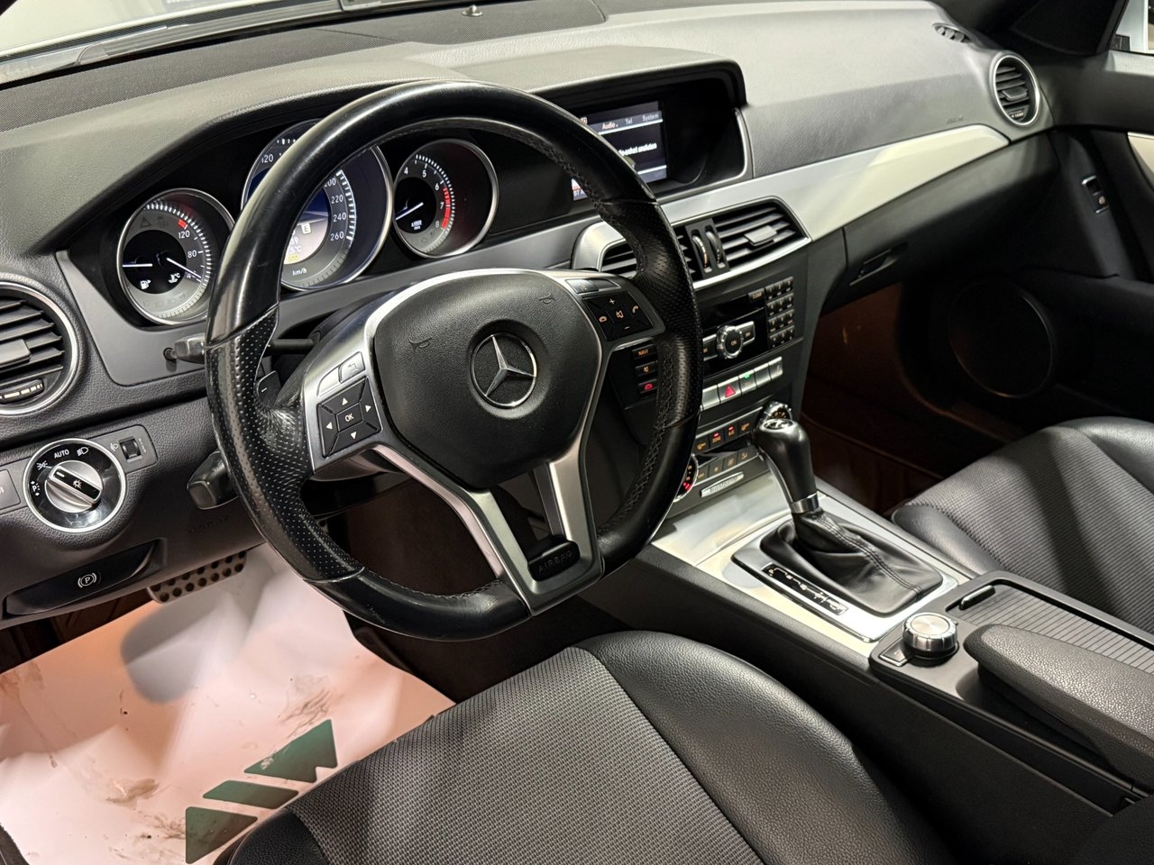 Mercedes-Benz C 180 AMG 2012, bild 6/10
