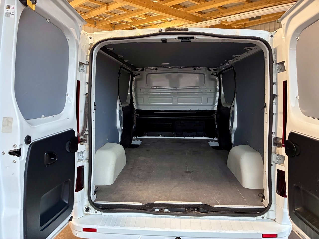 Opel Vivaro 1.6 BiTurbo CDTI 2017, bild 6/9