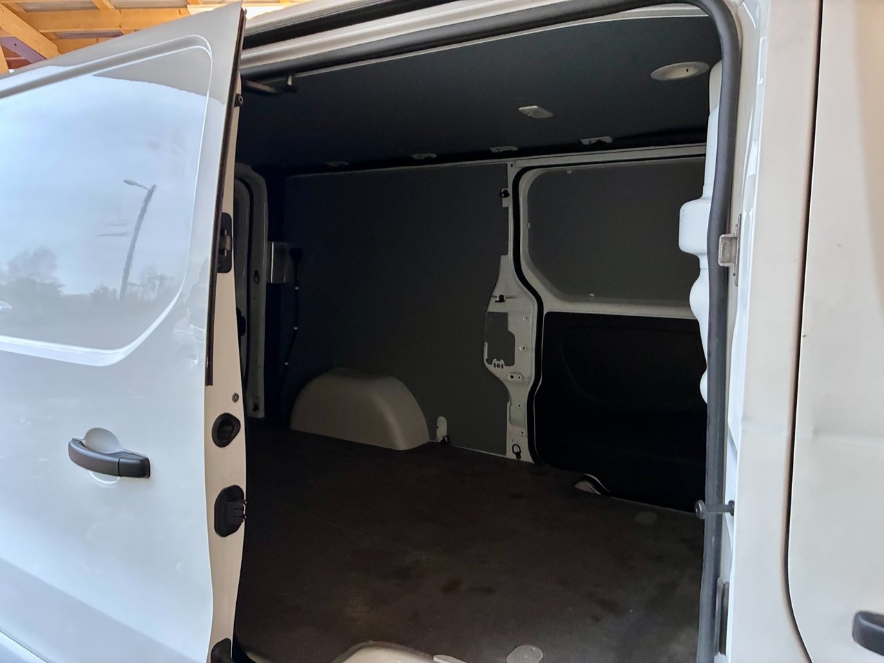 Opel Vivaro 1.6 BiTurbo CDTI 2017, bild 7/9
