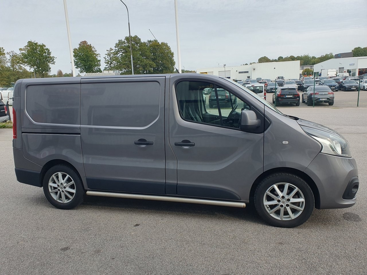 Renault Trafic dCi 140 2015, bild 2/9