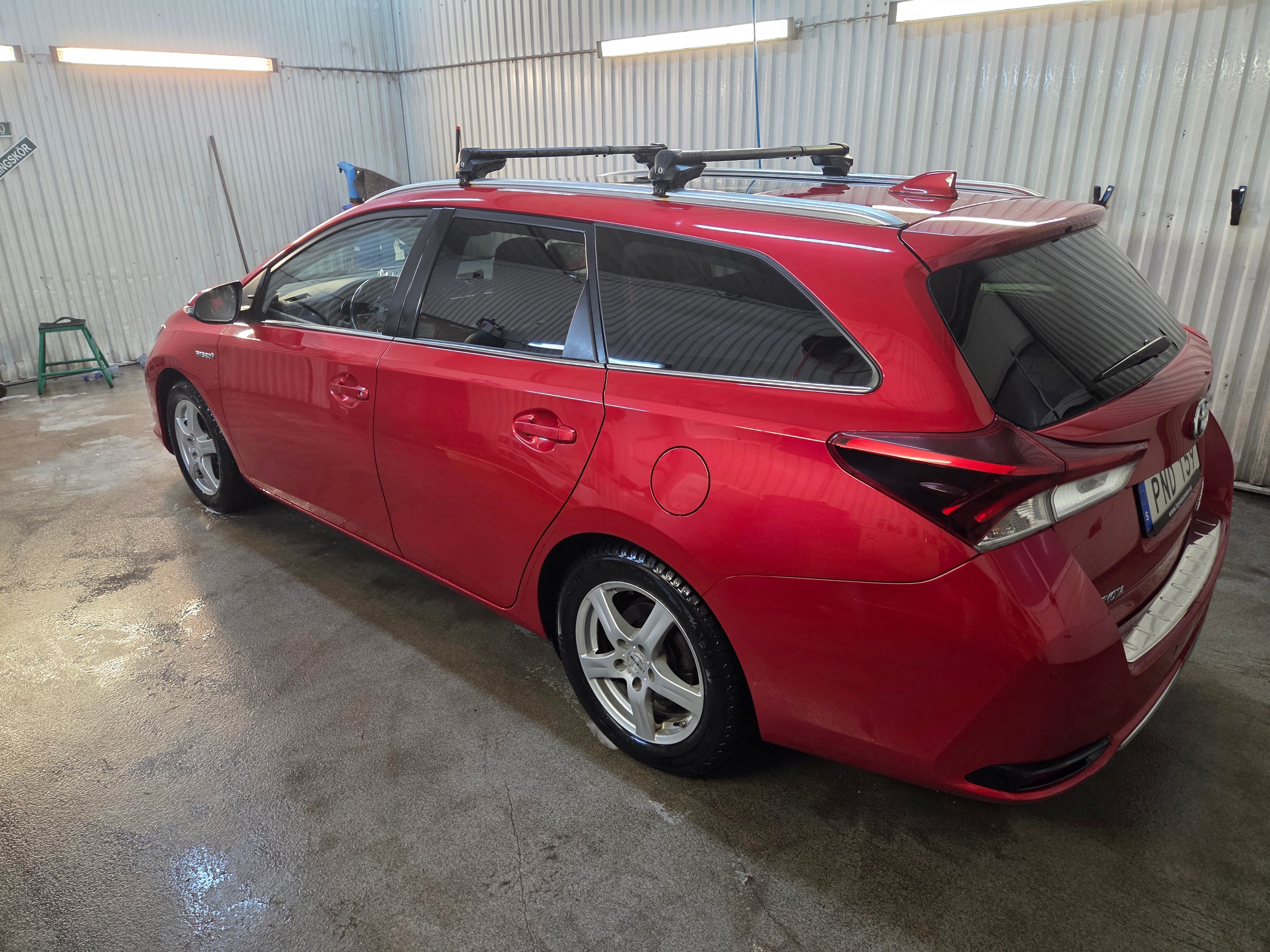 Toyota Auris 1.8 Hybrid 2016, bild 2/5