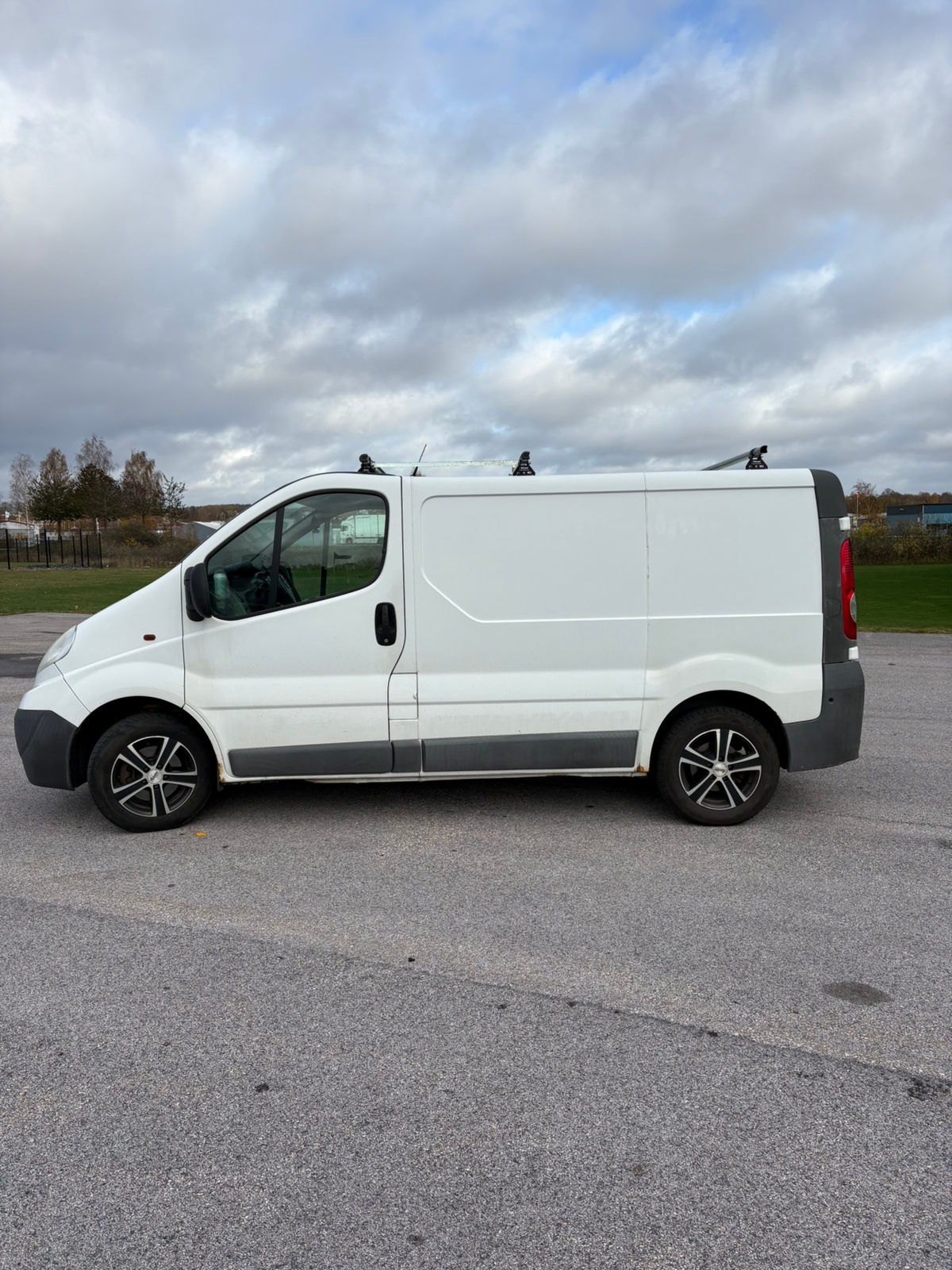 Opel Vivaro 2010, bild 2/6