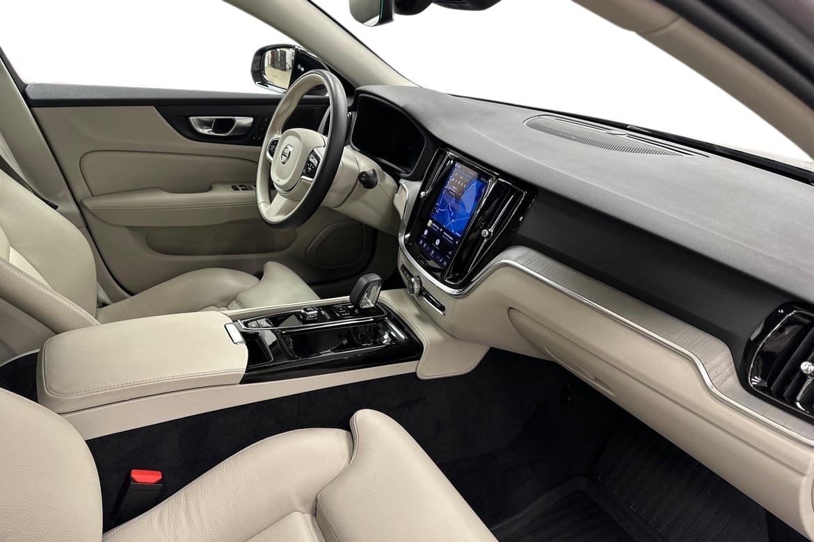 Volvo V60 T6 Plus Dark Nordic 2026, bild 7/10