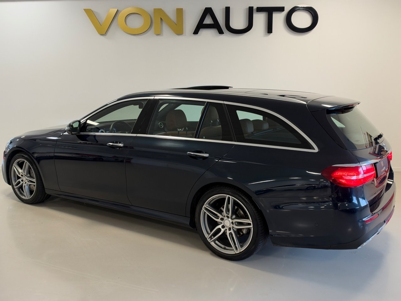 Mercedes-Benz E 220 d AMG 2017, bild 3/10