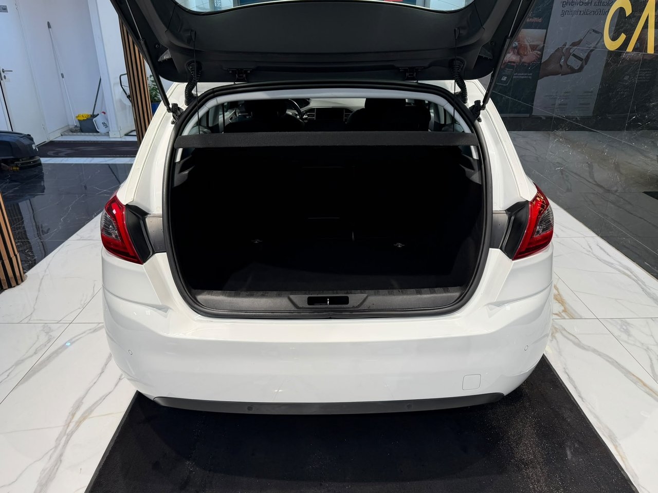 Peugeot 308 1.2 PureTech 130 Allure 2019, bild 5/10