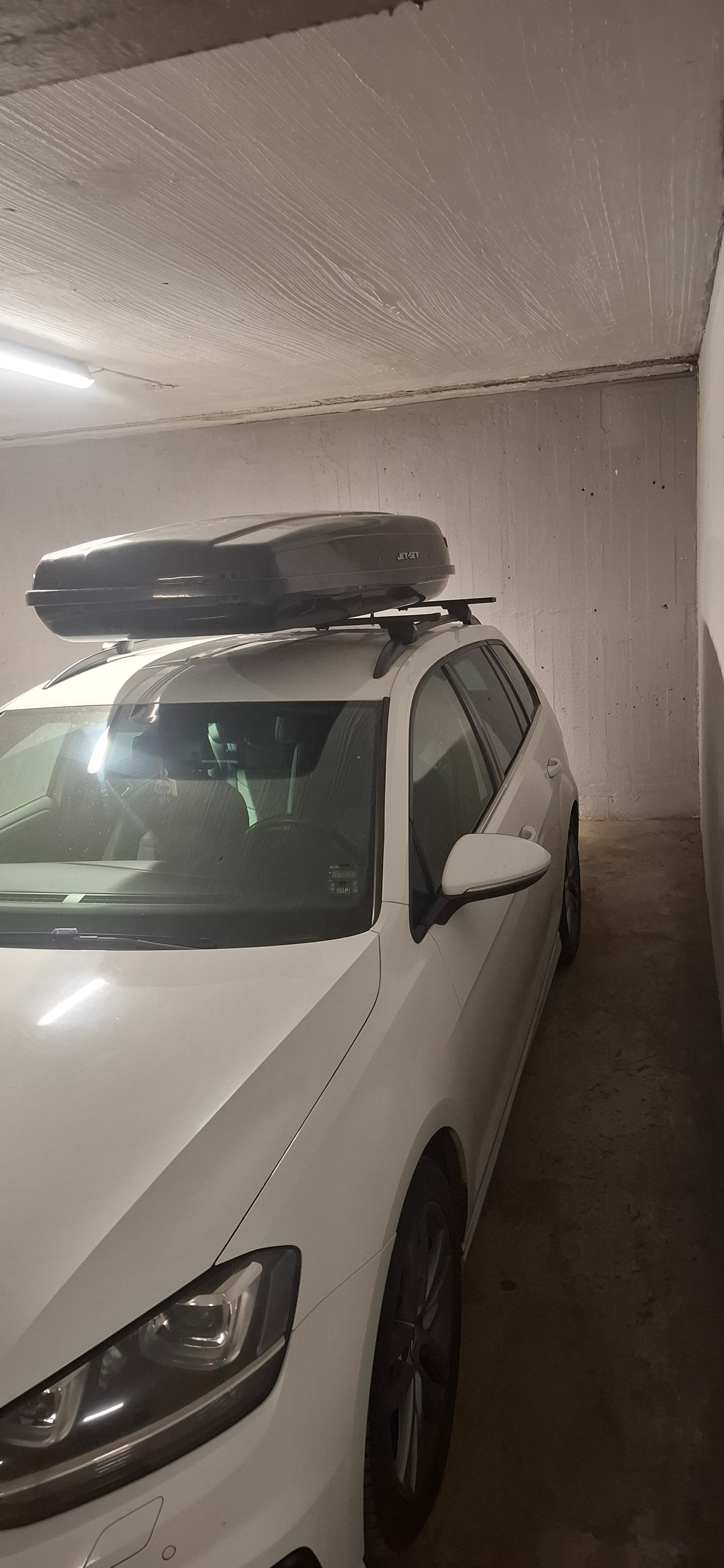 Volkswagen Golf 2.0 TDI R-Line 2015, photo 9/10