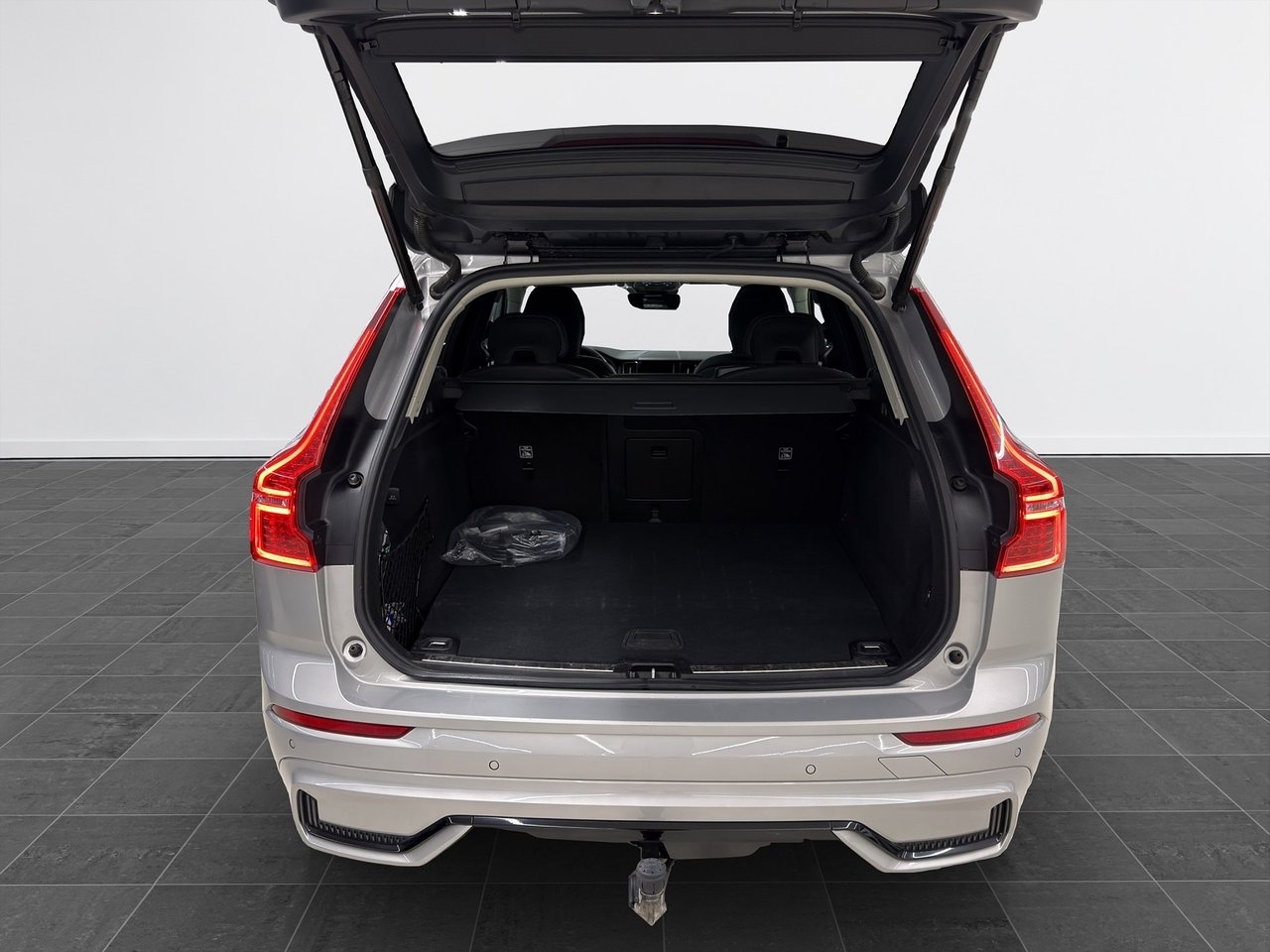 Volvo XC60 T6 Plus Dark 2025, photo 9/10