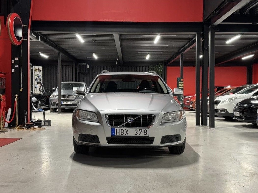 Volvo V70 2.0 2009, photo 2/10