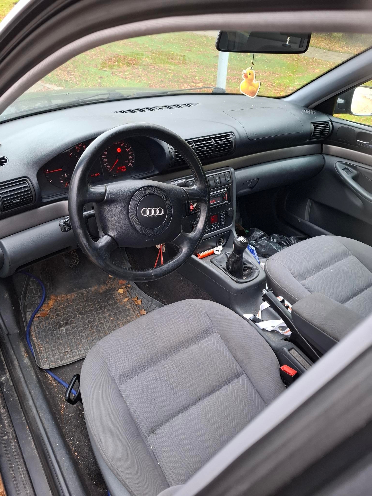 Audi A4 1.9 TDI 1998, bild 4/8