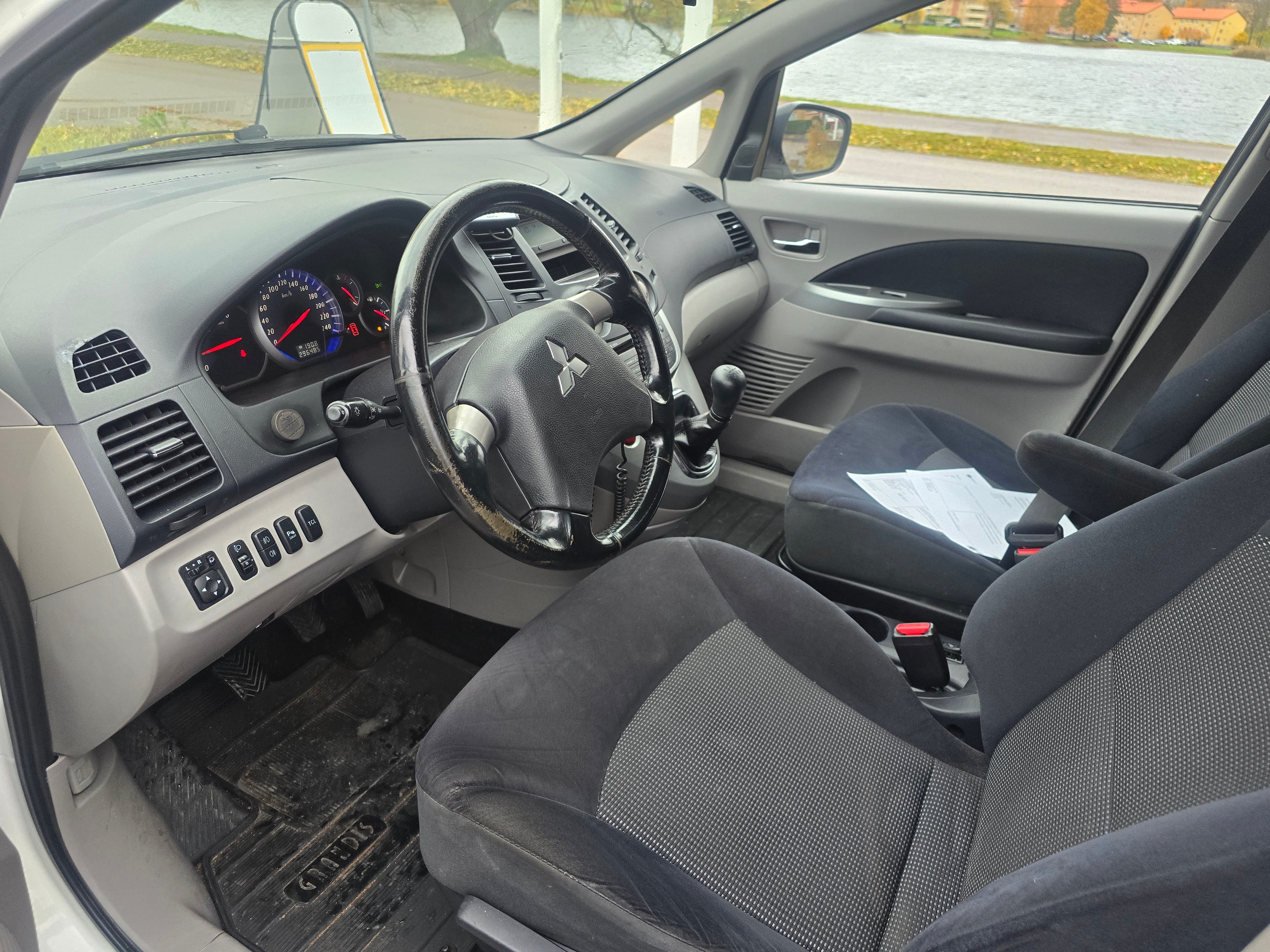 Mitsubishi Grandis 2.4 2008, bild 5/10