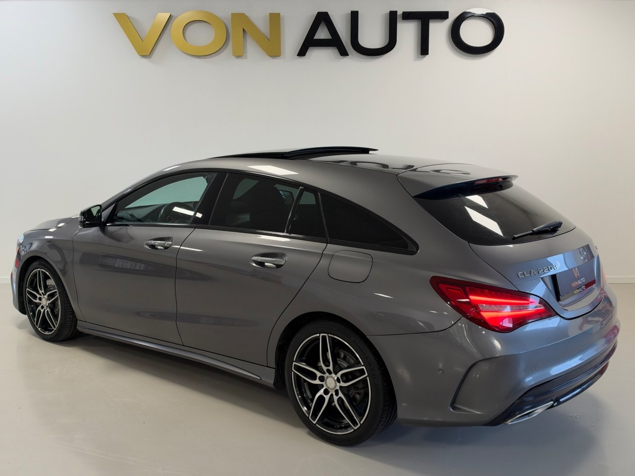 Mercedes-Benz CLA 220 d AMG 2017, photo 3/10