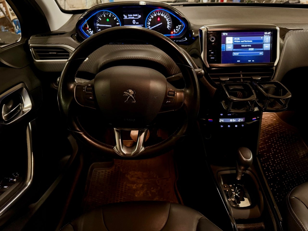 Peugeot 2008 2016, photo 10/10