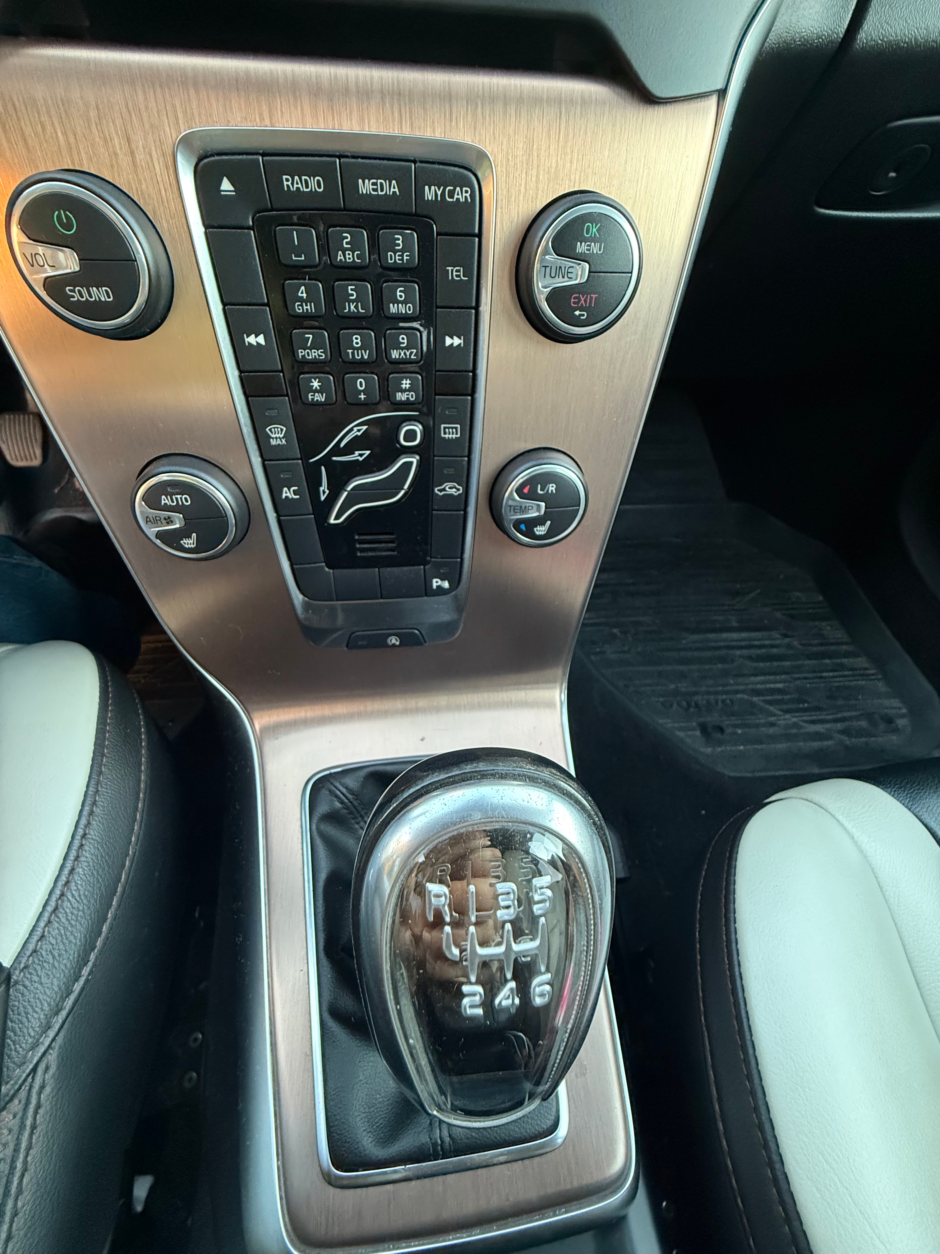 Volvo V40 Cross Country D2 2014, kuva 9/10