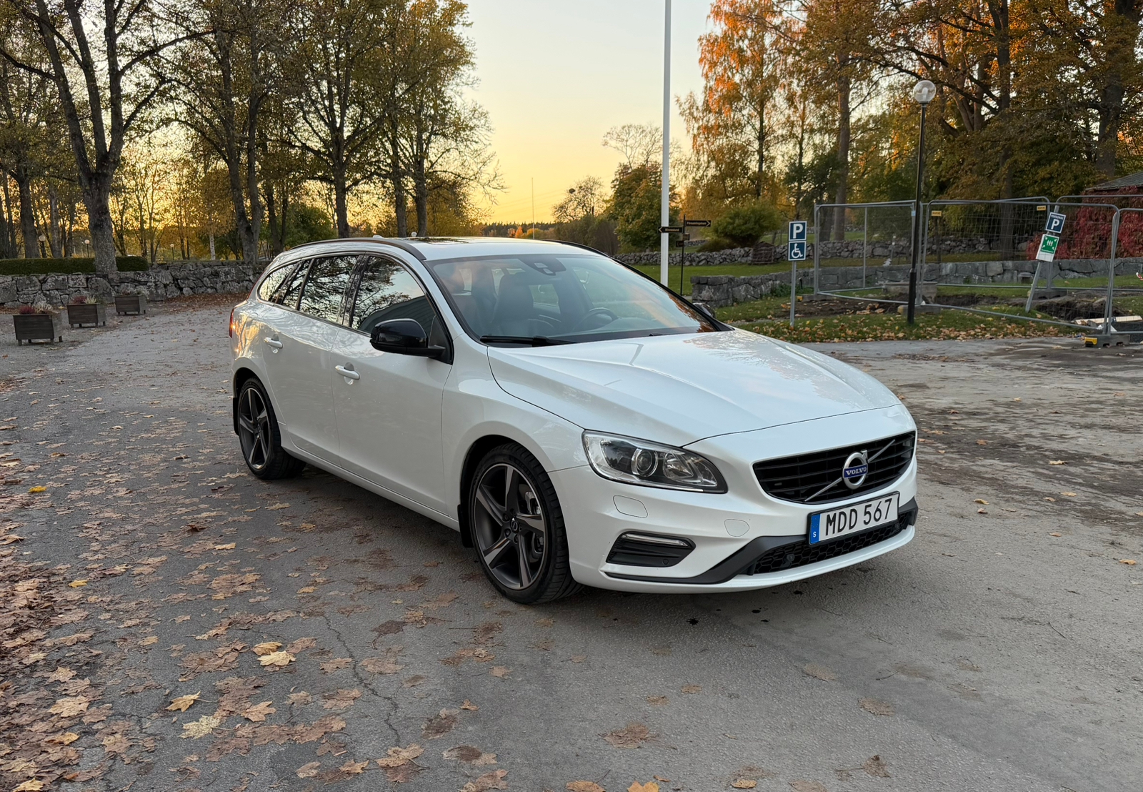 Volvo V60 D4 R Design 2016, bild 3/10
