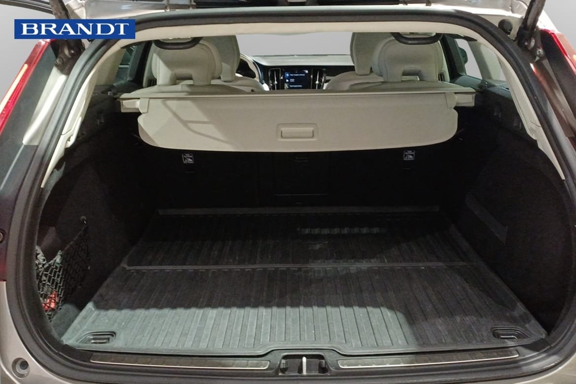 Volvo V60 Cross Country D4 2019, kuva 9/10