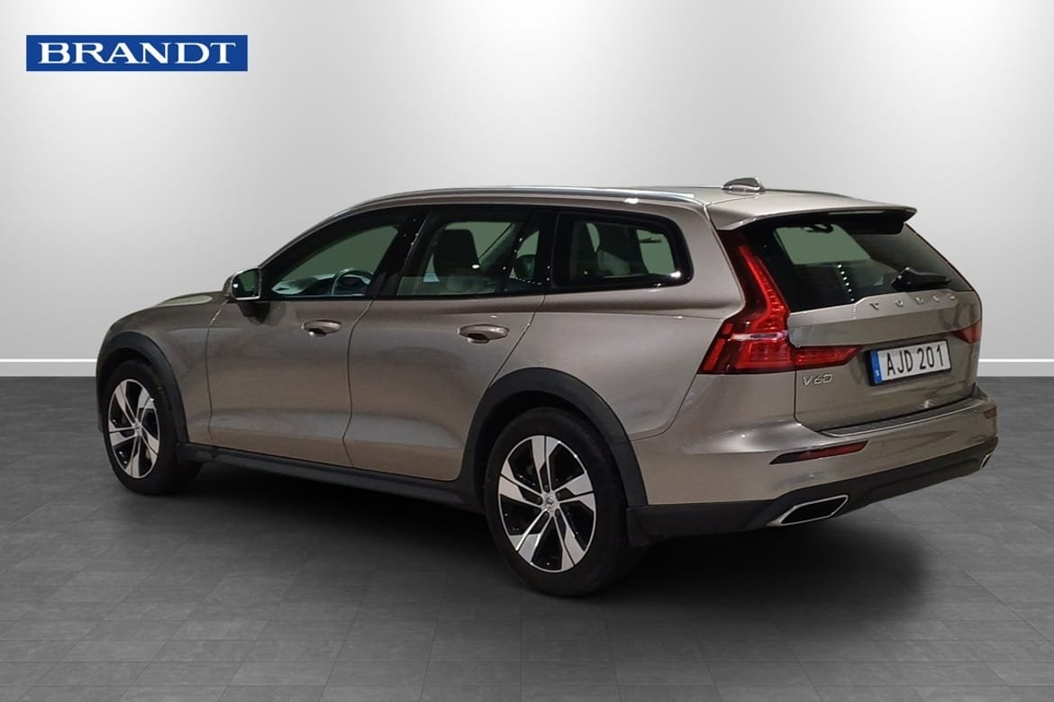 Volvo V60 Cross Country D4 2019, bild 2/10