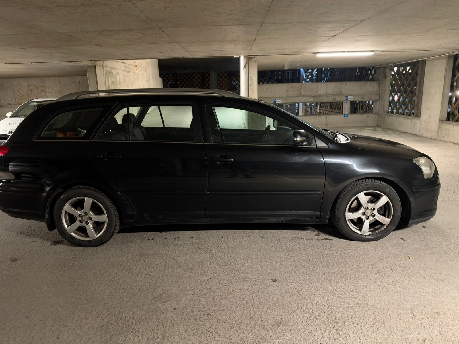 Toyota Avensis 2.4 2008, bild 2/8
